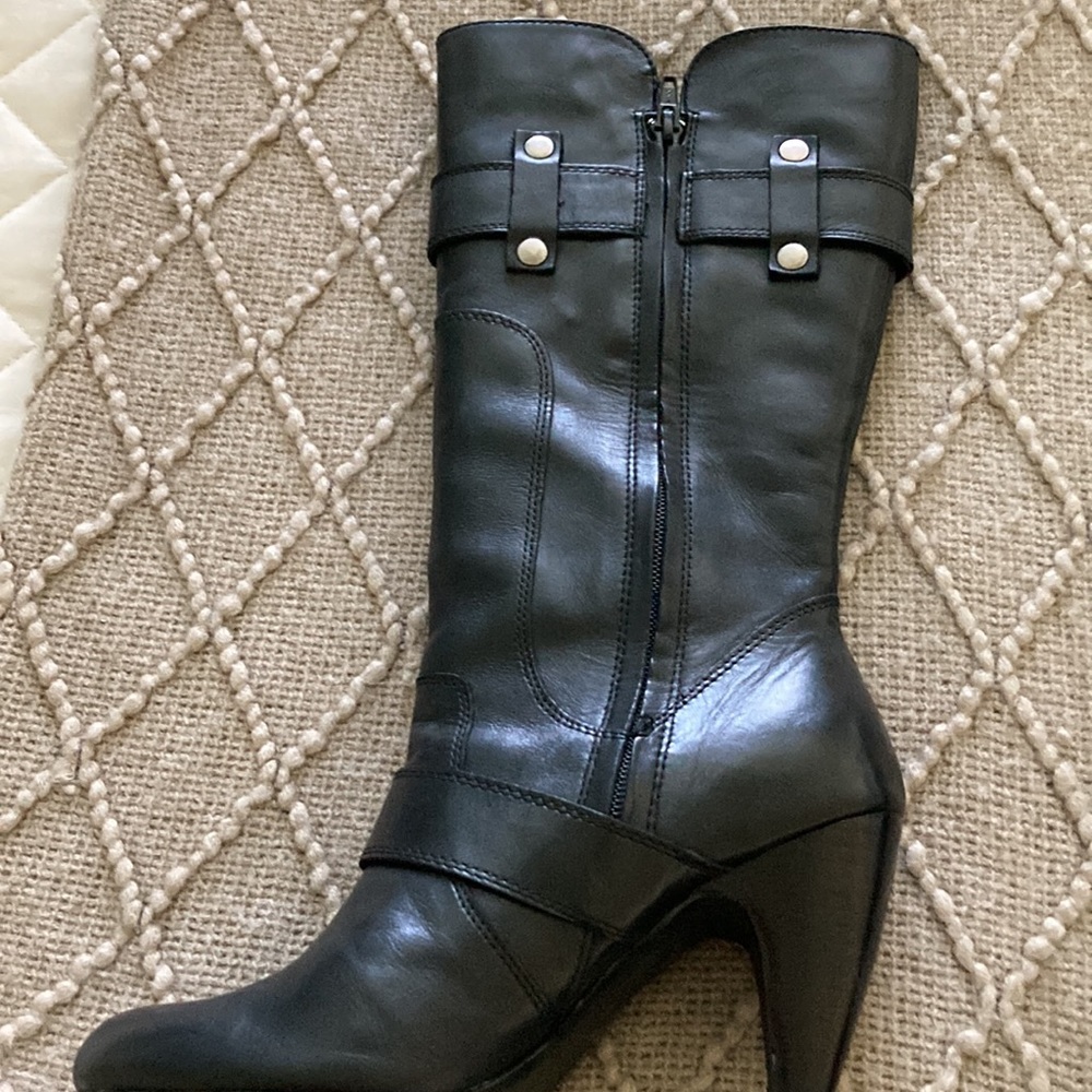 Kelly&Katie black genuine leather mid calf boots. - Picture 3 of 3